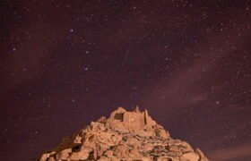 Village de Guermassa sous la Voie lactée dans le Dahar tunisien